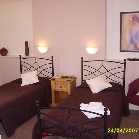 The Dodington Lodge Hotel Уитчърч Екстериор снимка