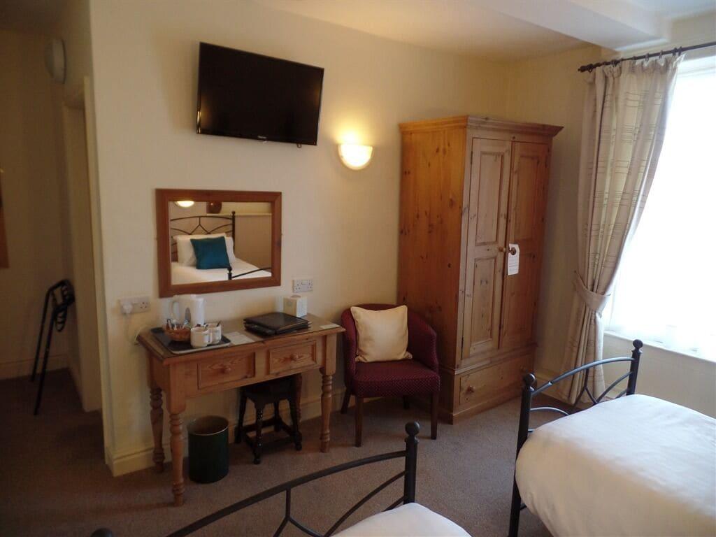 The Dodington Lodge Hotel Уитчърч Екстериор снимка