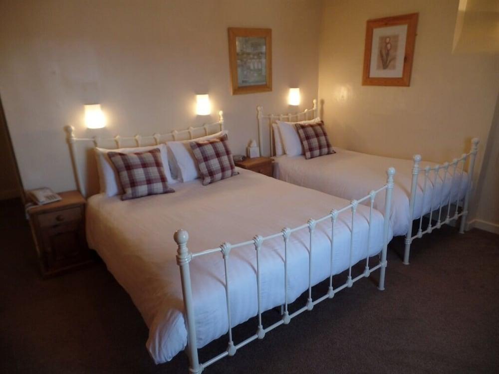 The Dodington Lodge Hotel Уитчърч Екстериор снимка