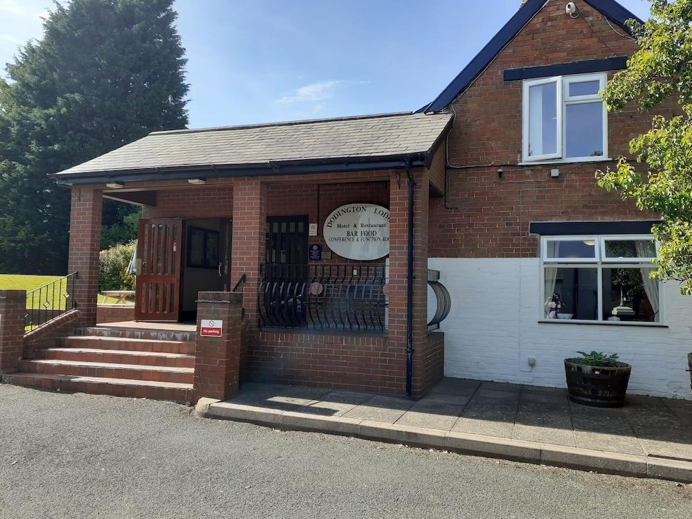 The Dodington Lodge Hotel Уитчърч Екстериор снимка