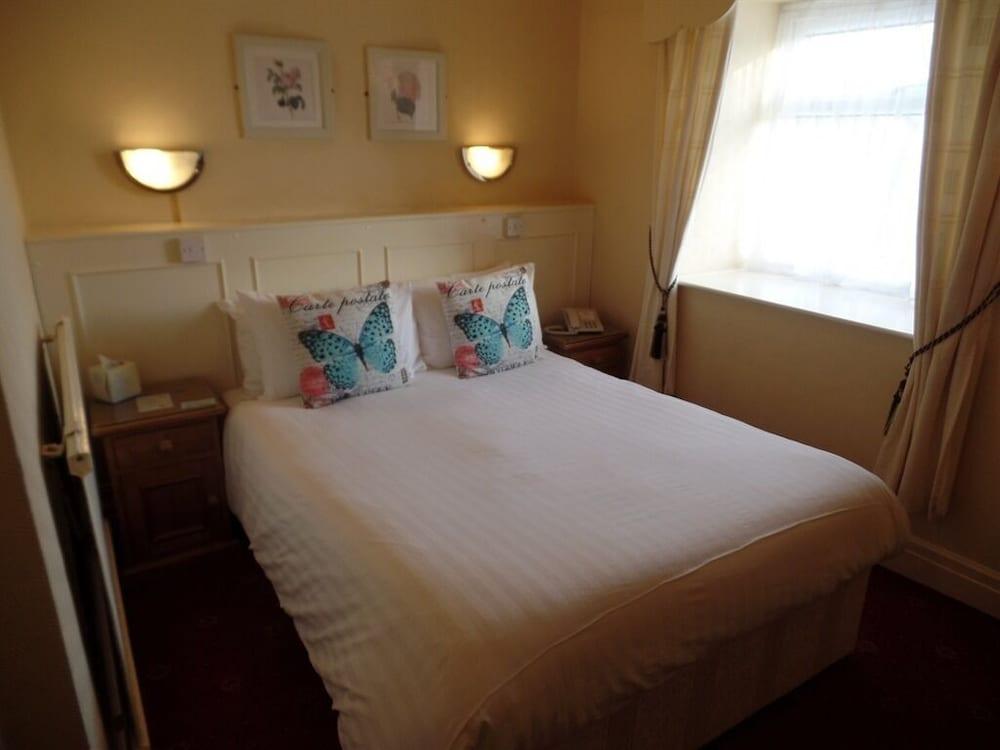 The Dodington Lodge Hotel Уитчърч Екстериор снимка