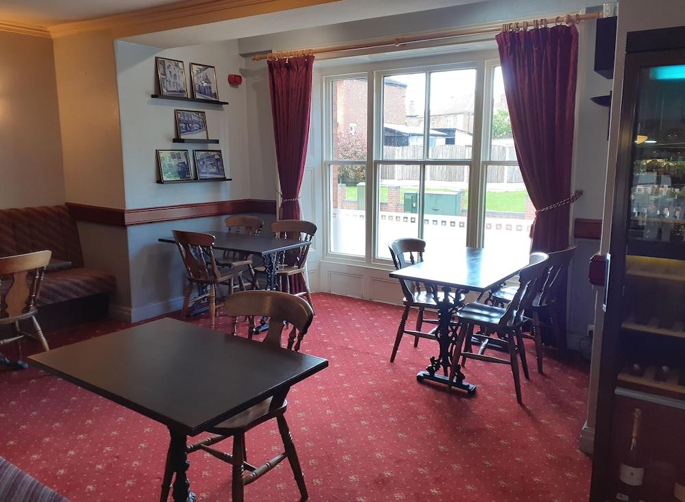 The Dodington Lodge Hotel Уитчърч Екстериор снимка